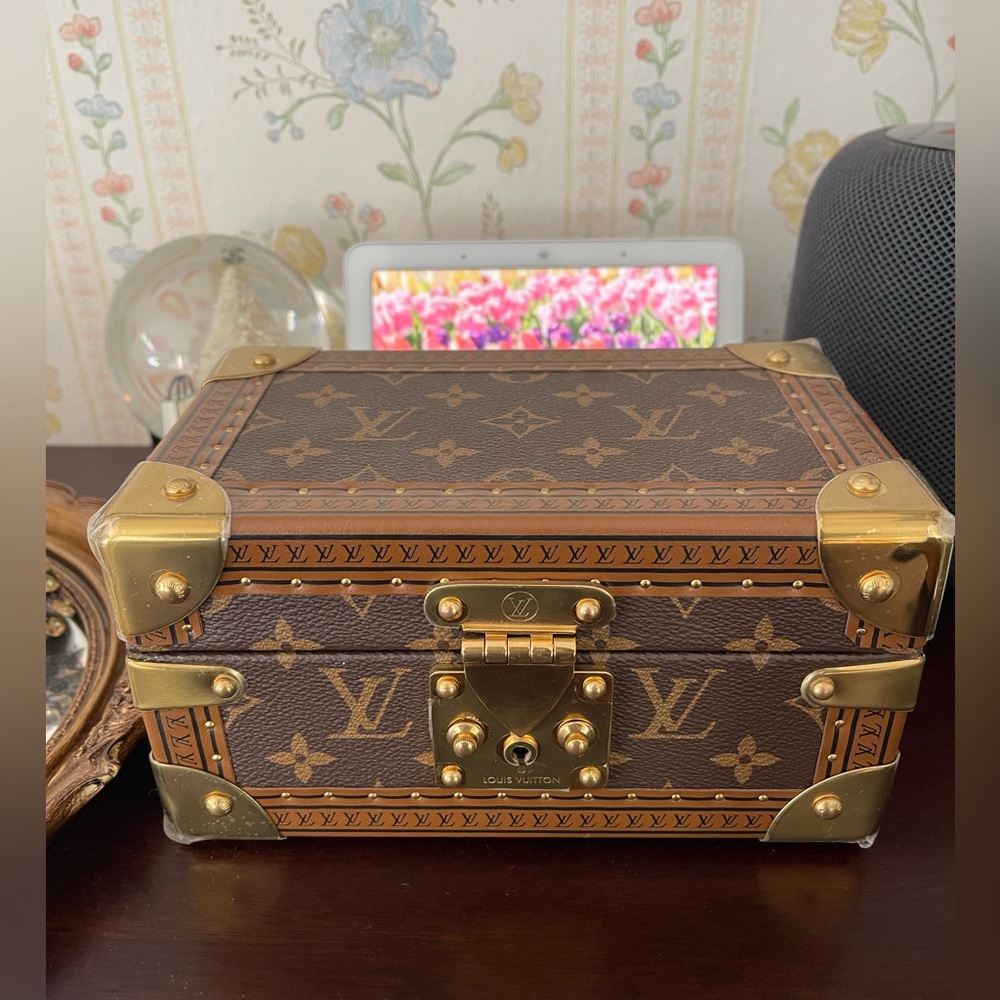 Louis Vuitton coffret tresor 20